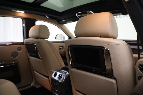 Used 2013 Rolls-Royce Ghost for sale $159,900 at Bugatti of Greenwich in Greenwich CT 06830 24