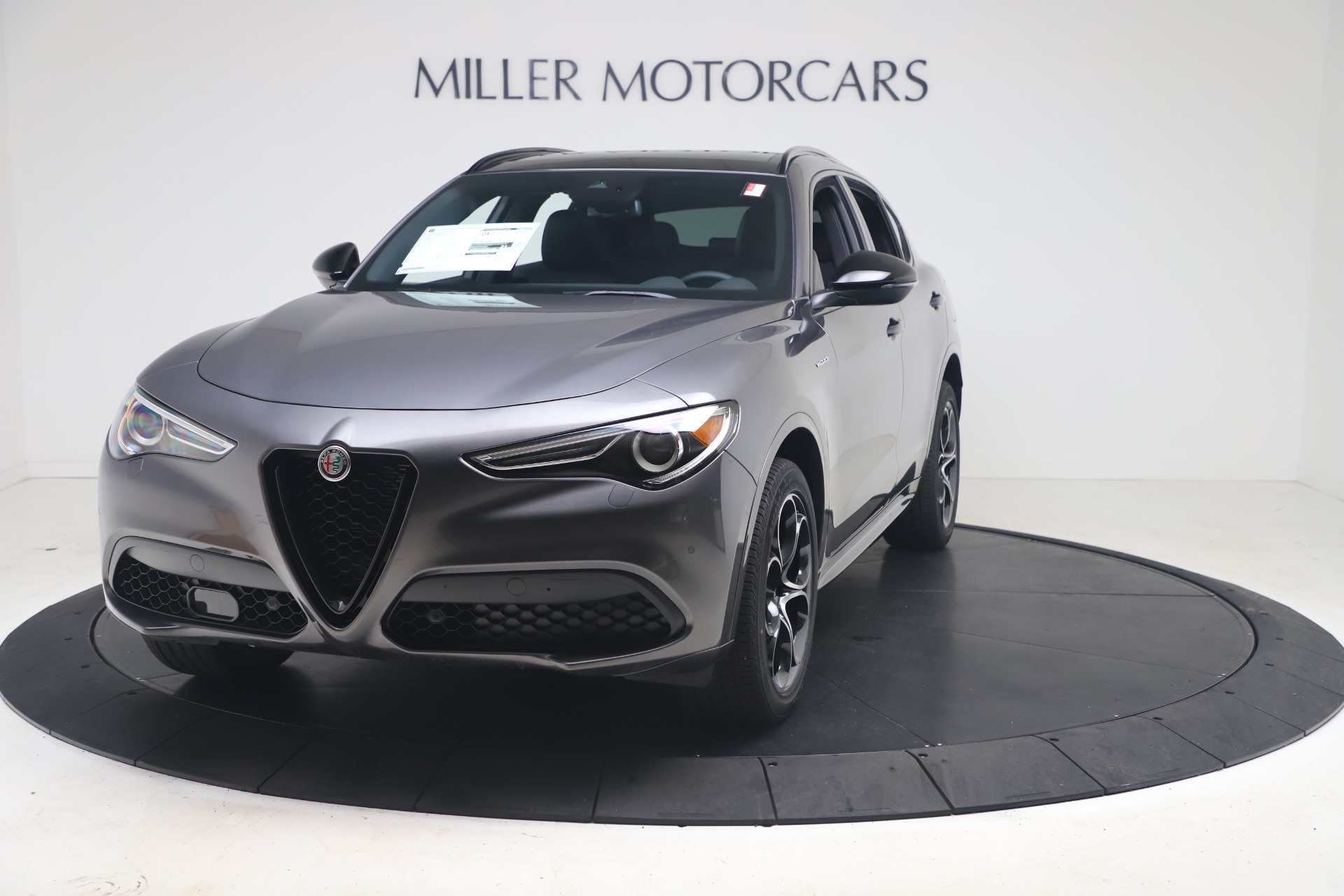 New 2022 Alfa Romeo Stelvio Veloce for sale $56,530 at Bugatti of Greenwich in Greenwich CT 06830 1