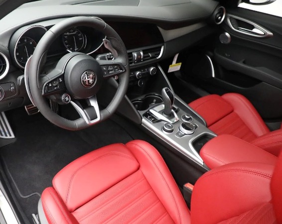 New 2022 Alfa Romeo Giulia Veloce for sale Sold at Bugatti of Greenwich in Greenwich CT 06830 13