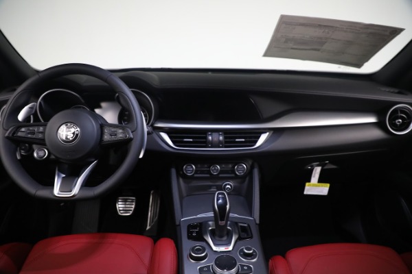 New 2022 Alfa Romeo Stelvio Veloce for sale Sold at Bugatti of Greenwich in Greenwich CT 06830 21
