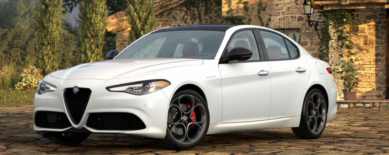 New 2022 Alfa Romeo Giulia Veloce for sale $55,160 at Bugatti of Greenwich in Greenwich CT 06830 1