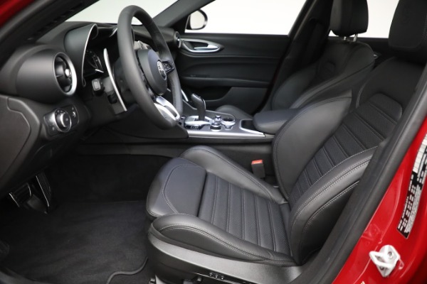 Used 2022 Alfa Romeo Giulia Veloce for sale $29,900 at Bugatti of Greenwich in Greenwich CT 06830 14