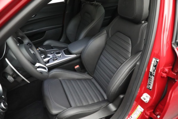 Used 2022 Alfa Romeo Giulia Veloce for sale $29,900 at Bugatti of Greenwich in Greenwich CT 06830 15