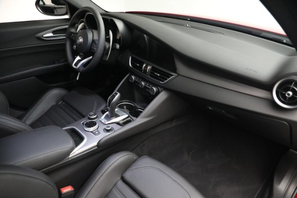 Used 2022 Alfa Romeo Giulia Veloce for sale $29,900 at Bugatti of Greenwich in Greenwich CT 06830 16