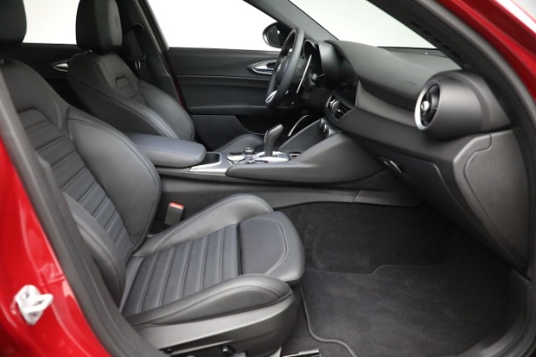 Used 2022 Alfa Romeo Giulia Veloce for sale $29,900 at Bugatti of Greenwich in Greenwich CT 06830 17