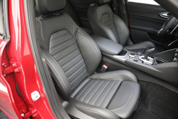 Used 2022 Alfa Romeo Giulia Veloce for sale $29,900 at Bugatti of Greenwich in Greenwich CT 06830 18