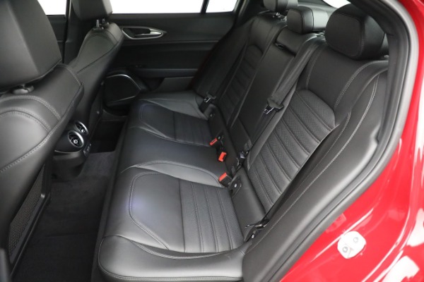 Used 2022 Alfa Romeo Giulia Veloce for sale $29,900 at Bugatti of Greenwich in Greenwich CT 06830 20