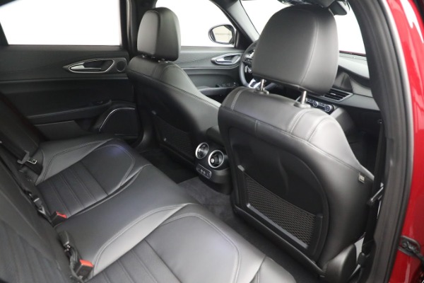 Used 2022 Alfa Romeo Giulia Veloce for sale $29,900 at Bugatti of Greenwich in Greenwich CT 06830 21