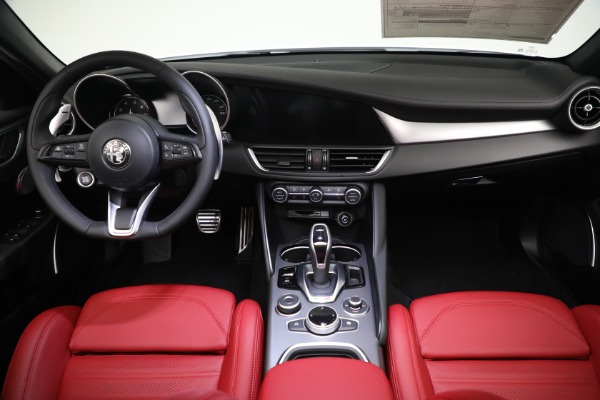 New 2022 Alfa Romeo Giulia Veloce for sale $55,160 at Bugatti of Greenwich in Greenwich CT 06830 16