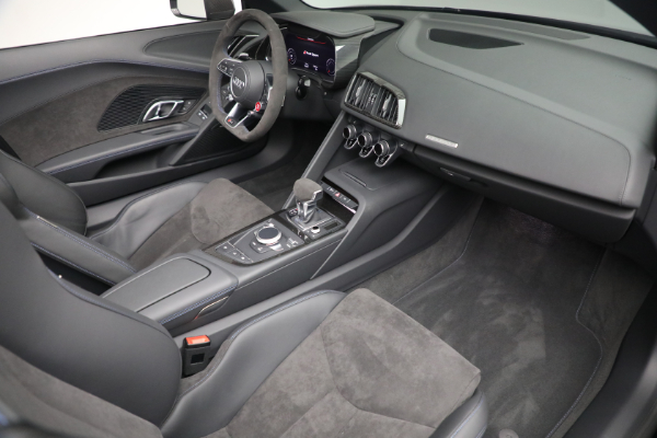 Used 2022 Audi R8 5.2 quattro V10 perform. Spyder for sale Sold at Bugatti of Greenwich in Greenwich CT 06830 22