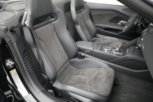 Used 2022 Audi R8 5.2 quattro V10 perform. Spyder for sale Sold at Bugatti of Greenwich in Greenwich CT 06830 24
