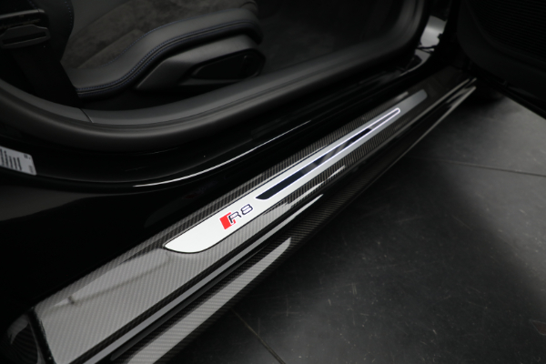 Used 2022 Audi R8 5.2 quattro V10 perform. Spyder for sale Sold at Bugatti of Greenwich in Greenwich CT 06830 26