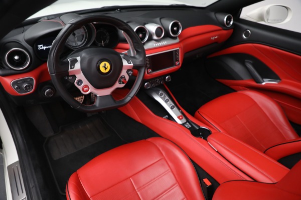 Used 2015 Ferrari California T for sale $169,900 at Bugatti of Greenwich in Greenwich CT 06830 19