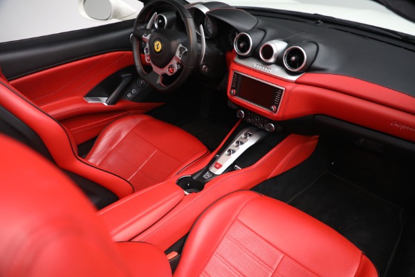 Used 2015 Ferrari California T for sale Sold at Bugatti of Greenwich in Greenwich CT 06830 23