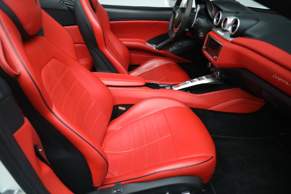 Used 2015 Ferrari California T for sale $169,900 at Bugatti of Greenwich in Greenwich CT 06830 24