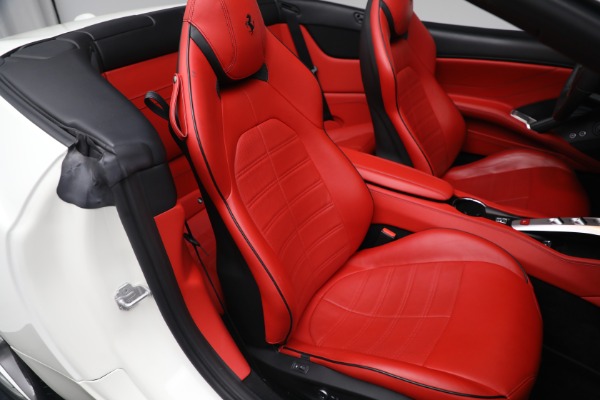 Used 2015 Ferrari California T for sale $169,900 at Bugatti of Greenwich in Greenwich CT 06830 25
