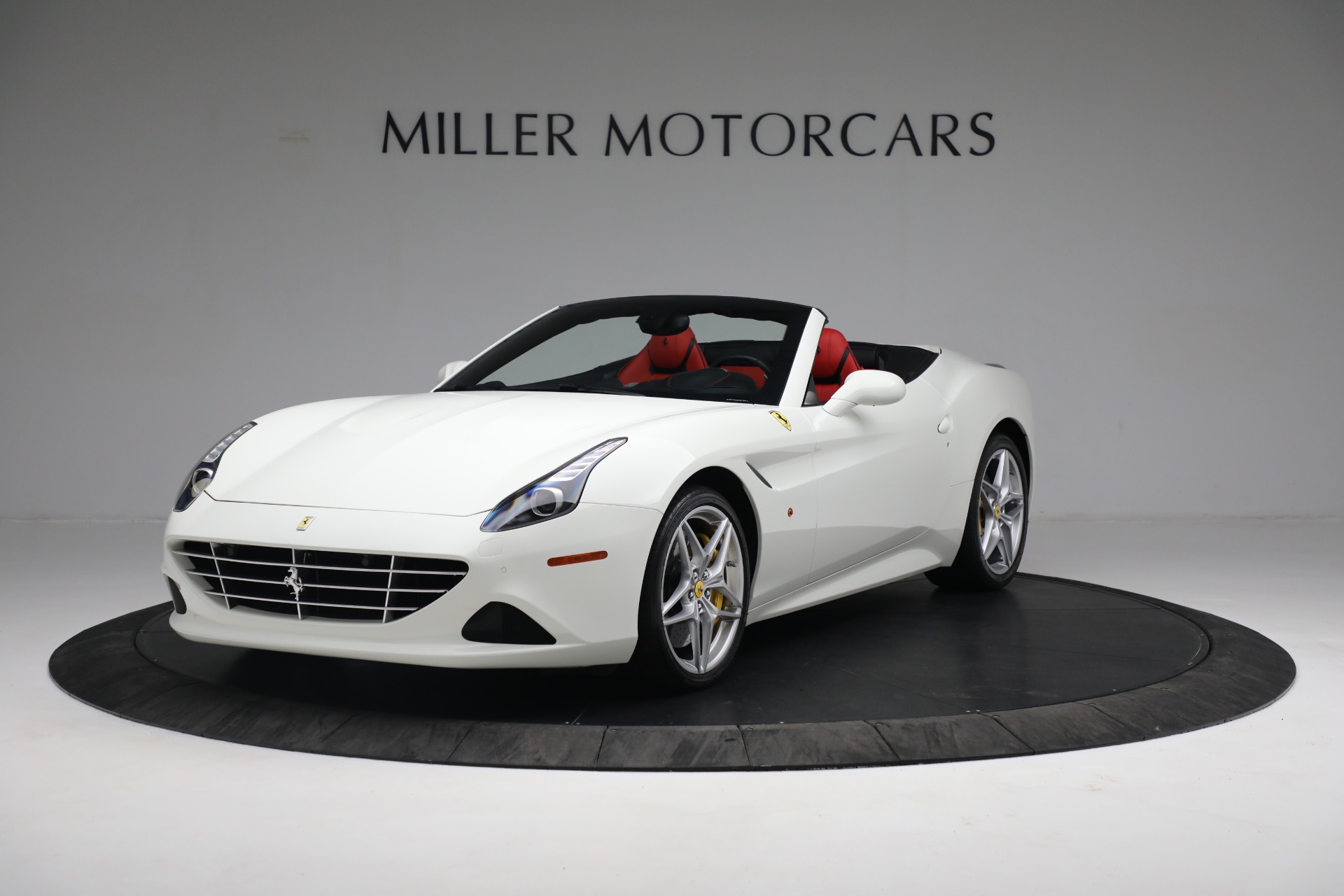 Used 2015 Ferrari California T for sale $169,900 at Bugatti of Greenwich in Greenwich CT 06830 1