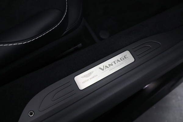 New 2022 Aston Martin Vantage Coupe for sale $185,716 at Bugatti of Greenwich in Greenwich CT 06830 18