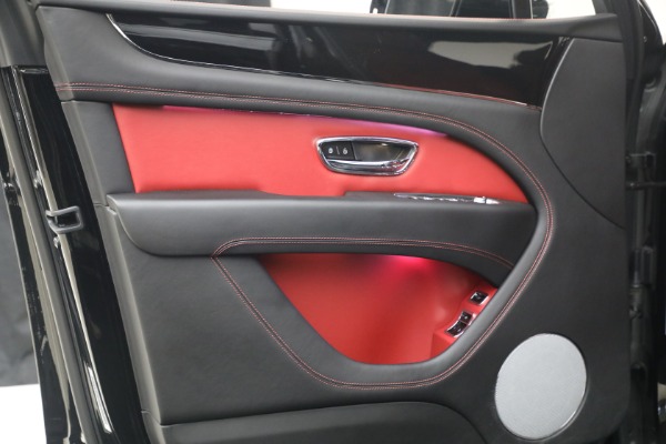 Used 2022 Bentley Bentayga V8 for sale $139,900 at Bugatti of Greenwich in Greenwich CT 06830 18