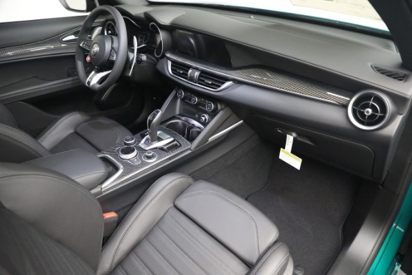 New 2022 Alfa Romeo Stelvio Quadrifoglio for sale $79,290 at Bugatti of Greenwich in Greenwich CT 06830 18