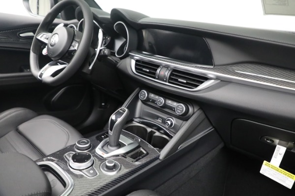 New 2022 Alfa Romeo Stelvio Quadrifoglio for sale $79,290 at Bugatti of Greenwich in Greenwich CT 06830 20
