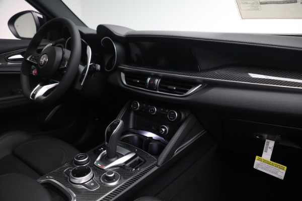New 2022 Alfa Romeo Stelvio Quadrifoglio for sale $79,290 at Bugatti of Greenwich in Greenwich CT 06830 27