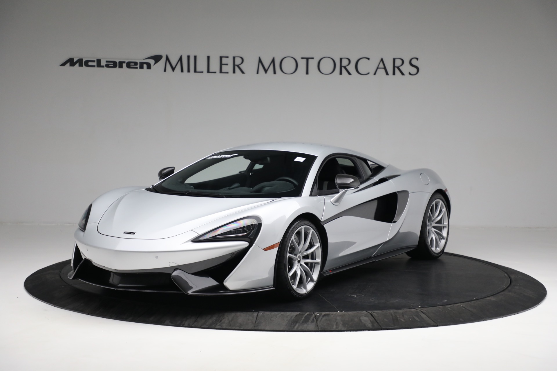 Used 2019 McLaren 570S for sale $187,900 at Bugatti of Greenwich in Greenwich CT 06830 1