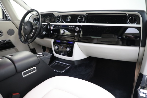 Used 2012 Rolls-Royce Phantom Coupe for sale $199,900 at Bugatti of Greenwich in Greenwich CT 06830 15