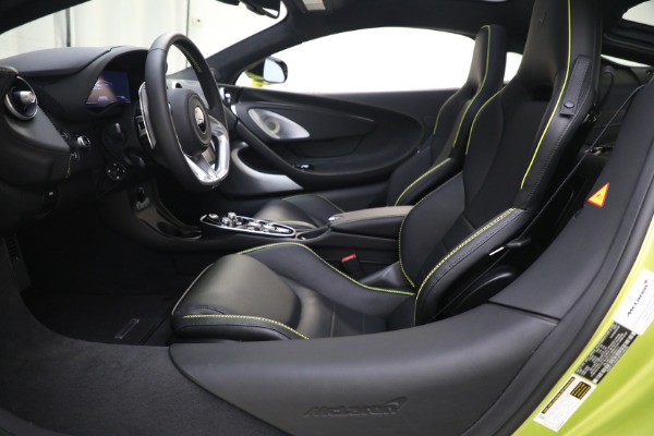 New 2023 McLaren GT Luxe for sale $234,030 at Bugatti of Greenwich in Greenwich CT 06830 24