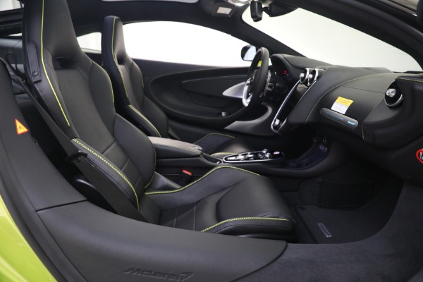 New 2023 McLaren GT Luxe for sale $234,030 at Bugatti of Greenwich in Greenwich CT 06830 27
