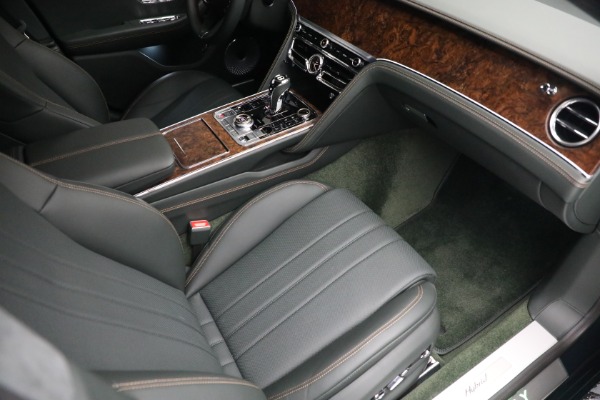 Used 2022 Bentley Flying Spur Hybrid for sale $214,900 at Bugatti of Greenwich in Greenwich CT 06830 27