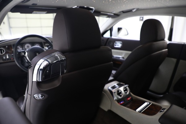 Used 2014 Rolls-Royce Wraith for sale $158,900 at Bugatti of Greenwich in Greenwich CT 06830 16