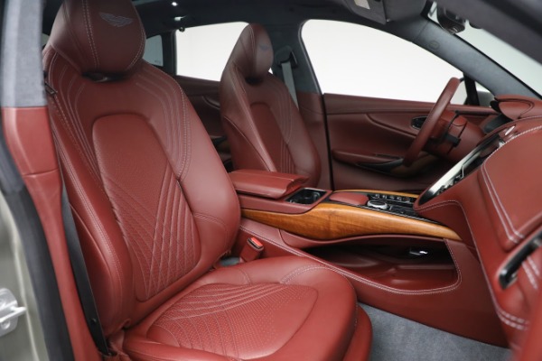 Used 2021 Aston Martin DBX for sale $139,900 at Bugatti of Greenwich in Greenwich CT 06830 27