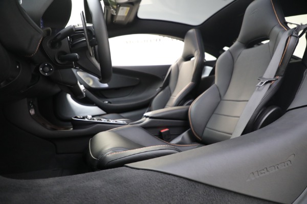 Used 2021 McLaren GT Luxe for sale $195,900 at Bugatti of Greenwich in Greenwich CT 06830 28