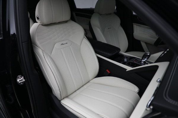 New 2023 Bentley Bentayga EWB Azure V8 for sale $297,600 at Bugatti of Greenwich in Greenwich CT 06830 27
