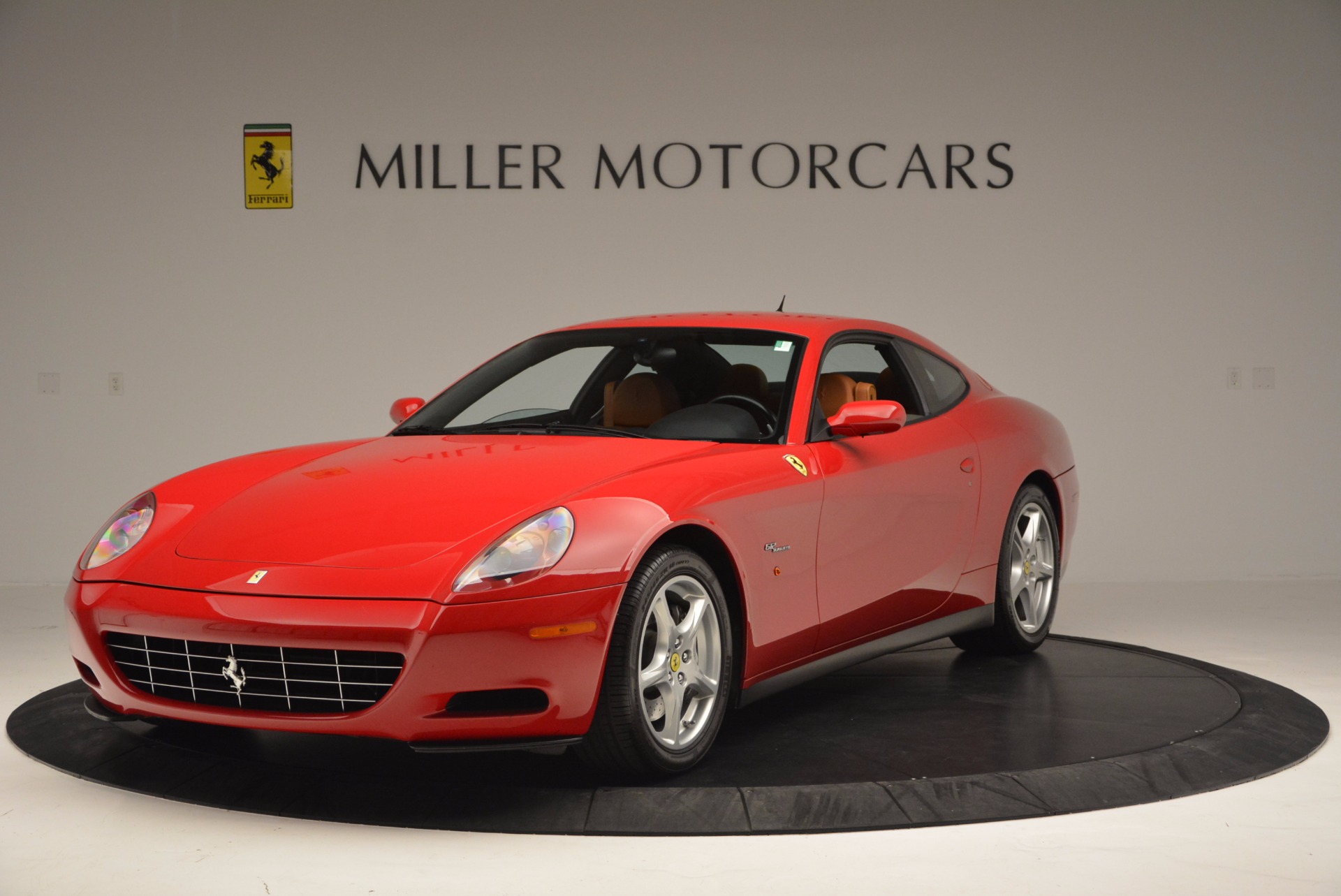 Ferrari 612 красная