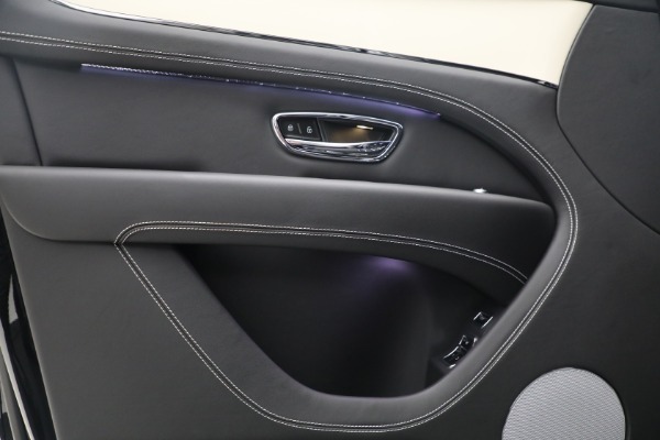New 2023 Bentley Bentayga V8 for sale $238,470 at Bugatti of Greenwich in Greenwich CT 06830 17
