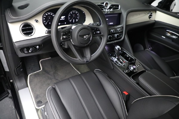 New 2023 Bentley Bentayga V8 for sale $238,470 at Bugatti of Greenwich in Greenwich CT 06830 18