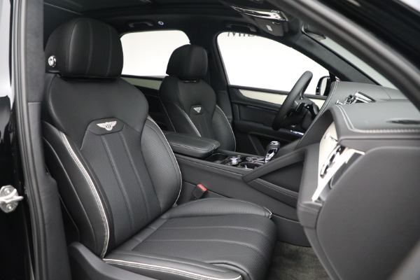 New 2023 Bentley Bentayga V8 for sale $238,470 at Bugatti of Greenwich in Greenwich CT 06830 28