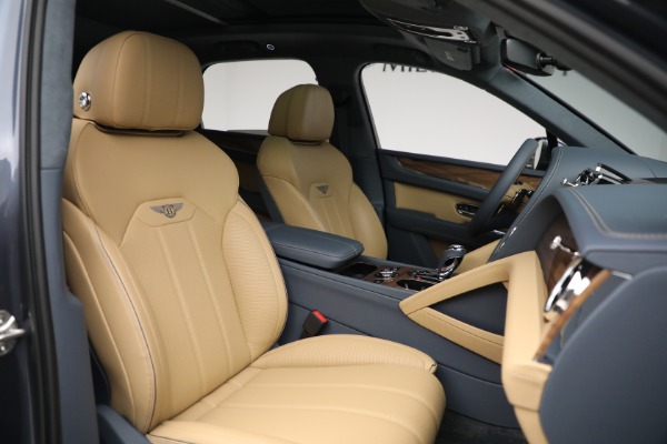 New 2023 Bentley Bentayga V8 for sale $230,170 at Bugatti of Greenwich in Greenwich CT 06830 27