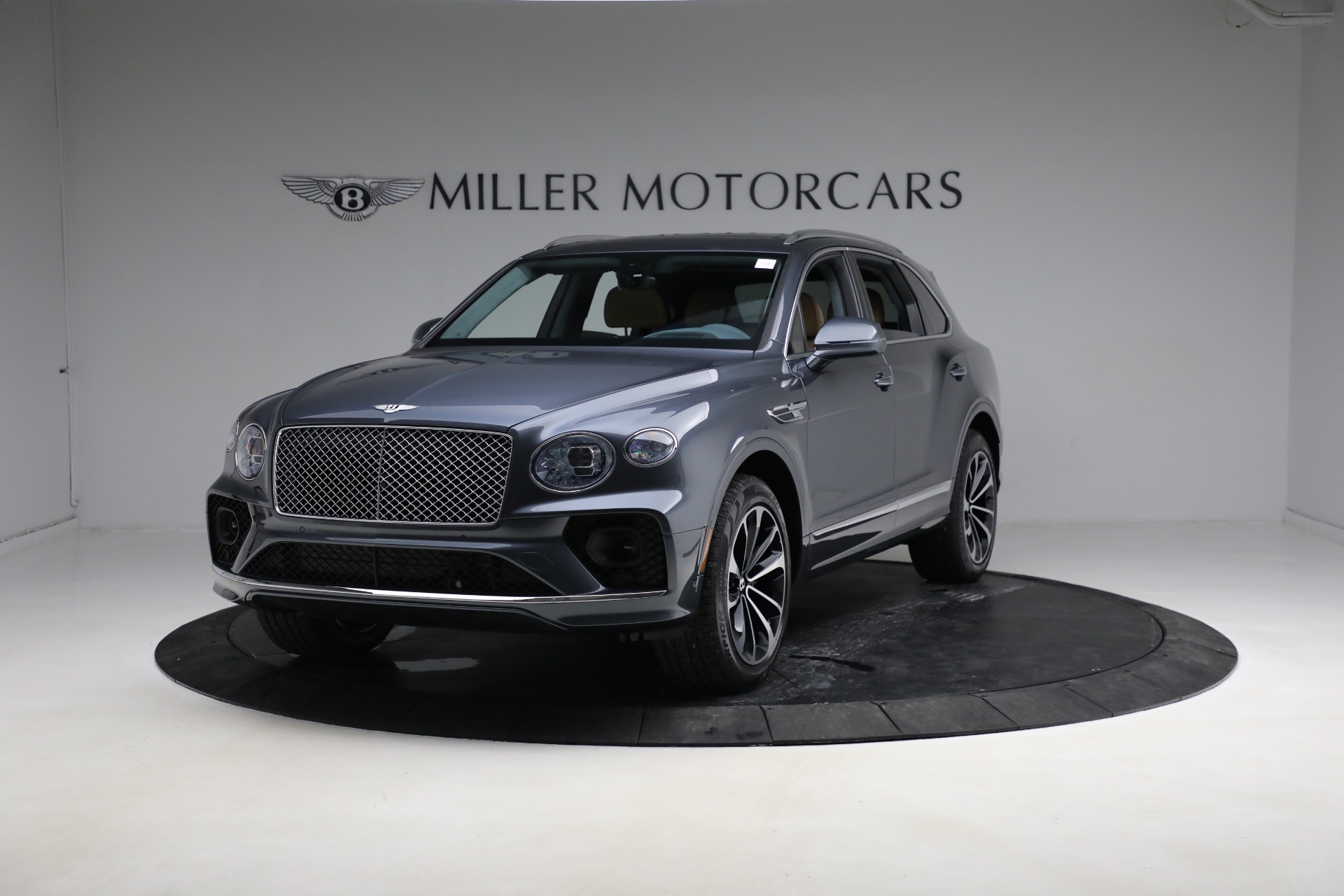 New 2023 Bentley Bentayga V8 for sale $230,170 at Bugatti of Greenwich in Greenwich CT 06830 1