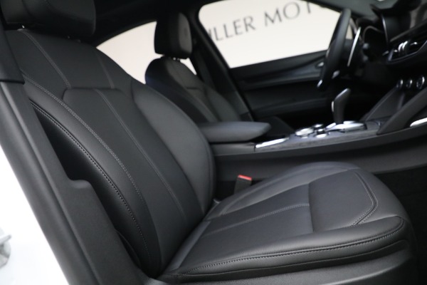 New 2023 Alfa Romeo Stelvio Sprint for sale $51,665 at Bugatti of Greenwich in Greenwich CT 06830 23