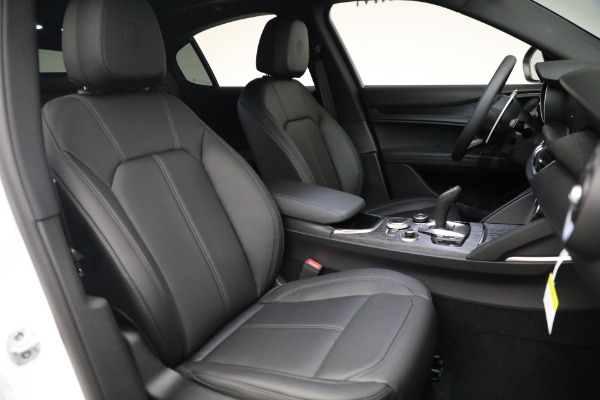 New 2023 Alfa Romeo Stelvio Sprint for sale $51,665 at Bugatti of Greenwich in Greenwich CT 06830 24