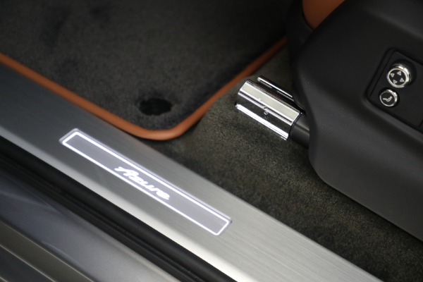 Used 2023 Bentley Bentayga EWB Azure V8 for sale $196,900 at Bugatti of Greenwich in Greenwich CT 06830 19