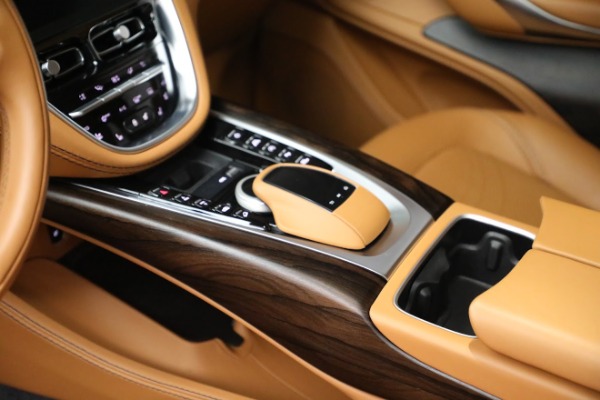 Used 2022 Aston Martin DBX for sale $169,900 at Bugatti of Greenwich in Greenwich CT 06830 17