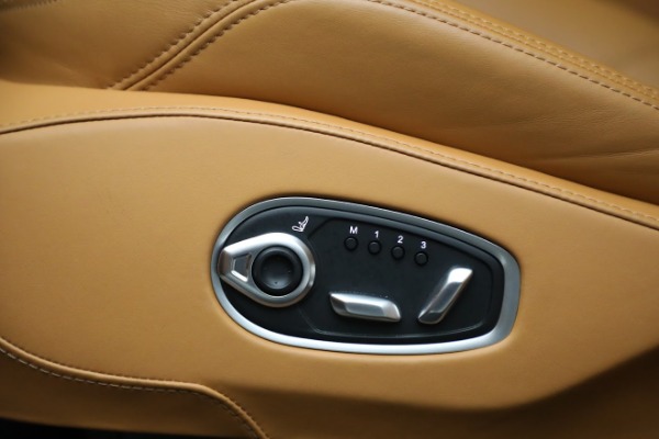 Used 2022 Aston Martin DBX for sale $169,900 at Bugatti of Greenwich in Greenwich CT 06830 20