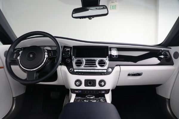 Used 2019 Rolls-Royce Dawn for sale $329,900 at Bugatti of Greenwich in Greenwich CT 06830 4