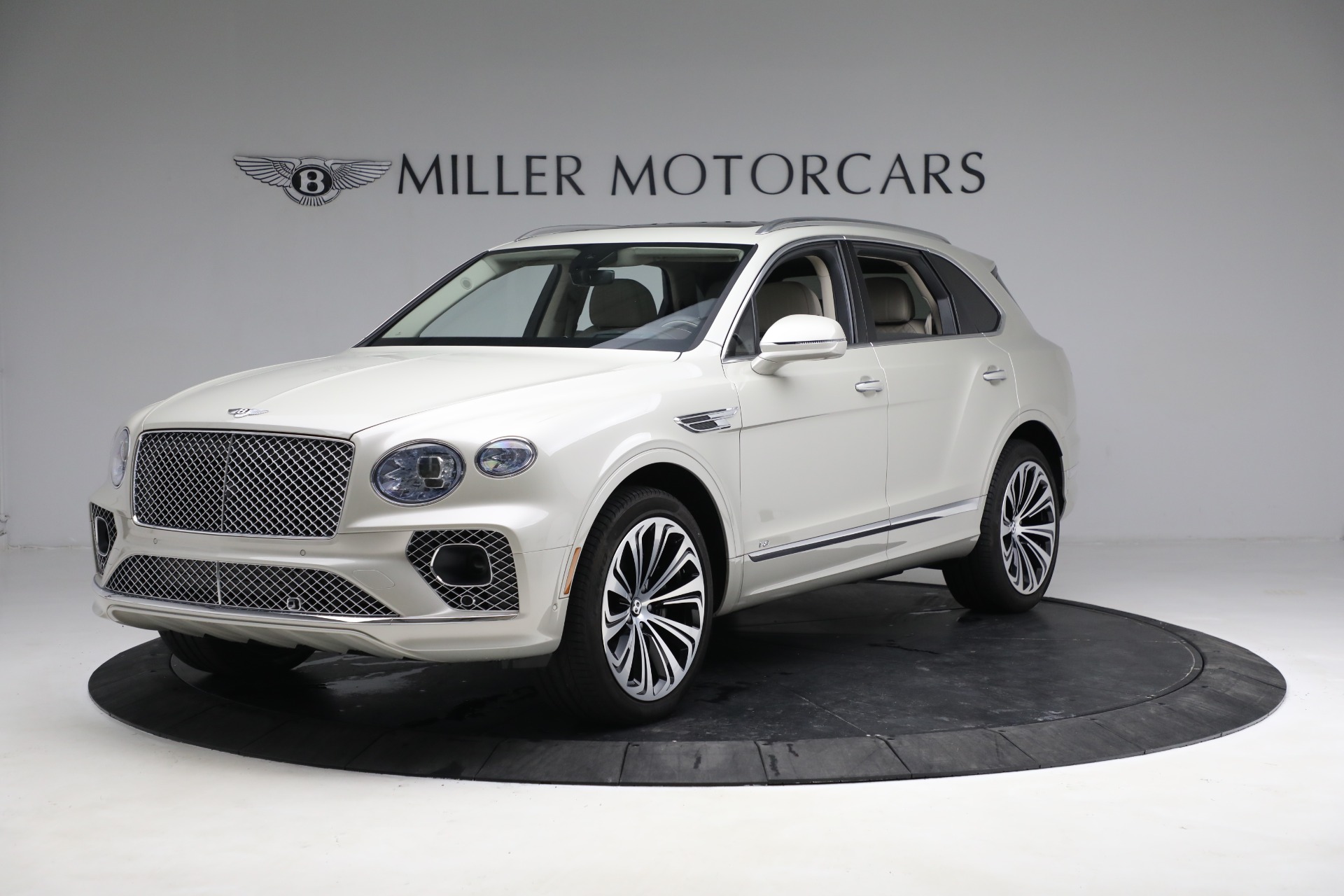 Used 2022 Bentley Bentayga V8 for sale $205,900 at Bugatti of Greenwich in Greenwich CT 06830 1