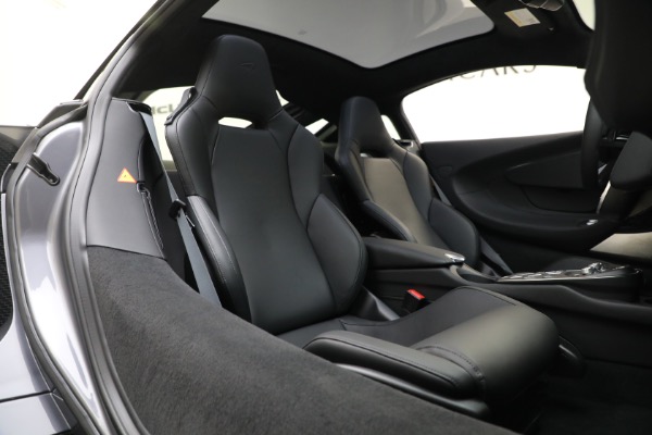 New 2023 McLaren GT for sale $216,098 at Bugatti of Greenwich in Greenwich CT 06830 24