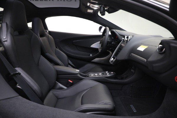 New 2023 McLaren GT for sale $216,098 at Bugatti of Greenwich in Greenwich CT 06830 25